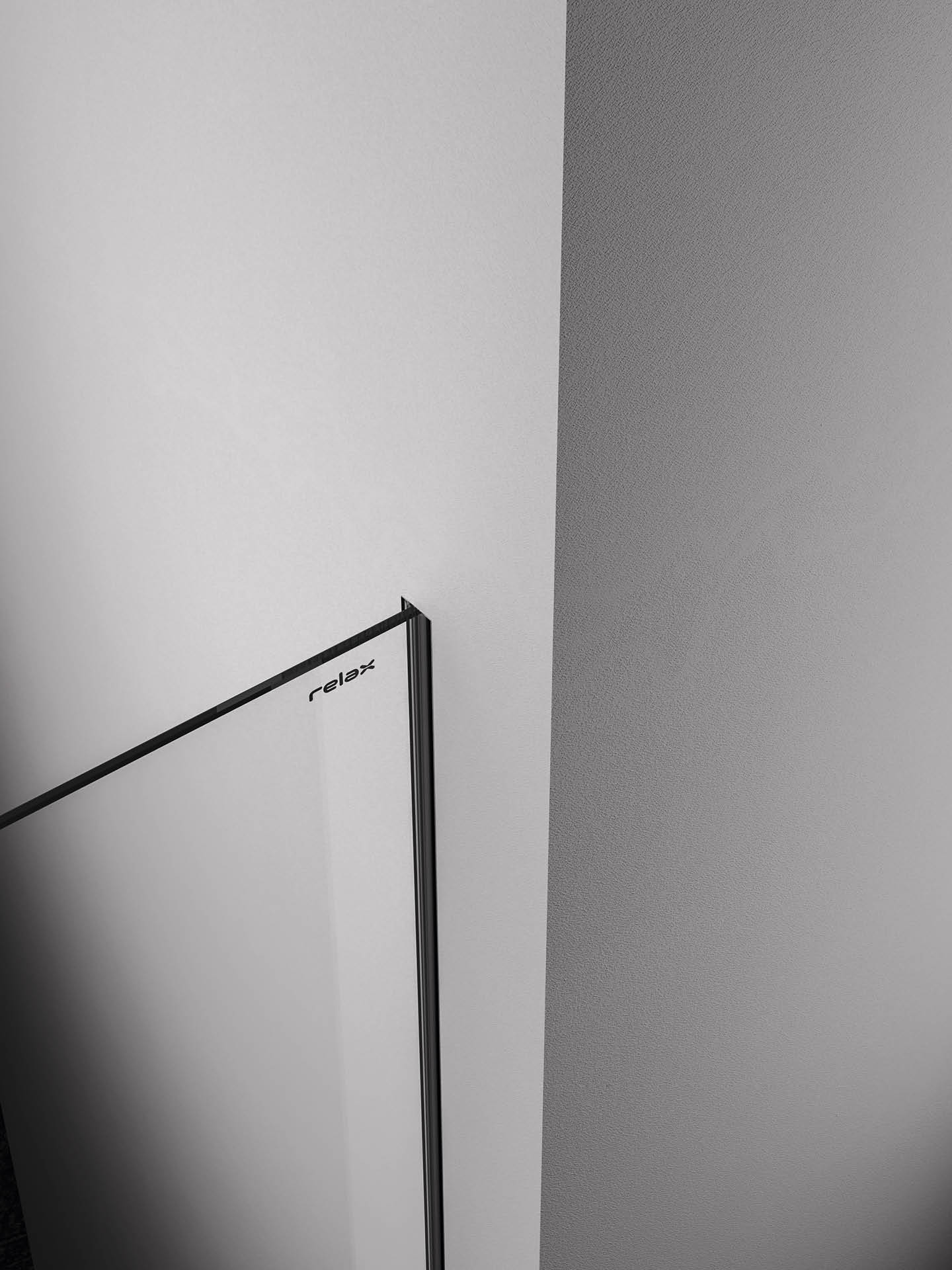 vetro del box doccia inserito a muro