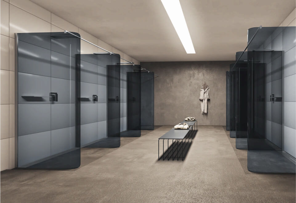 Box doccia dallo stile moderno in palestra