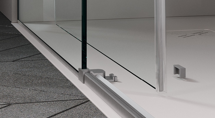 Sistema di sgancio dell'anta per facilitare la pulizia del box doccia