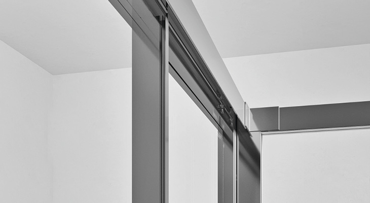 Profilo di copertura dei cuscinetti dona linearità al box doccia