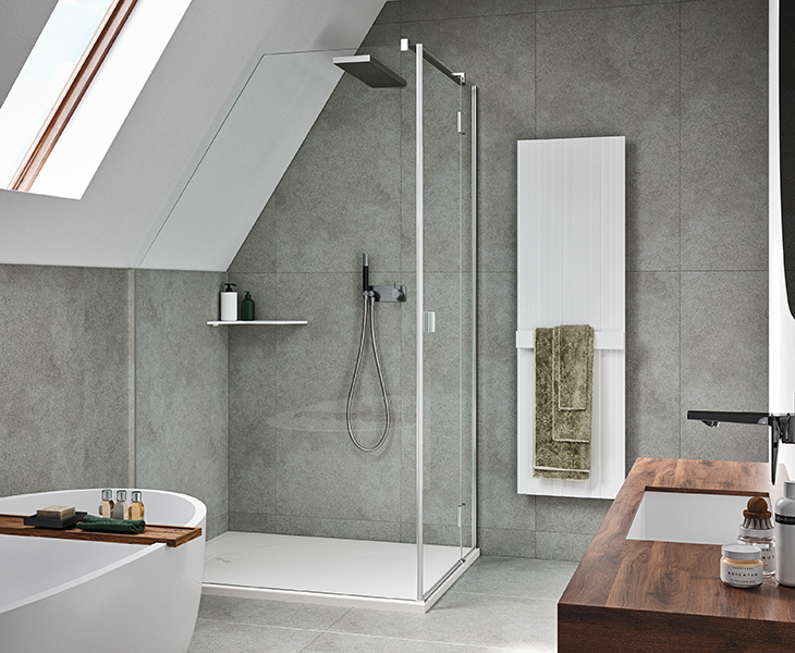 Мансардная душевая кабина с распашной дверью по индивидуальному заказу