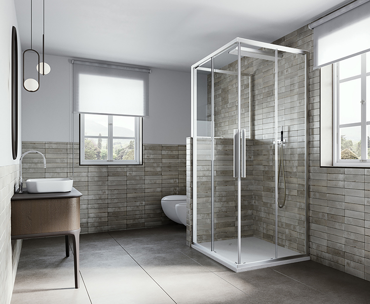 Box doccia su misura sopra muretto in bagno