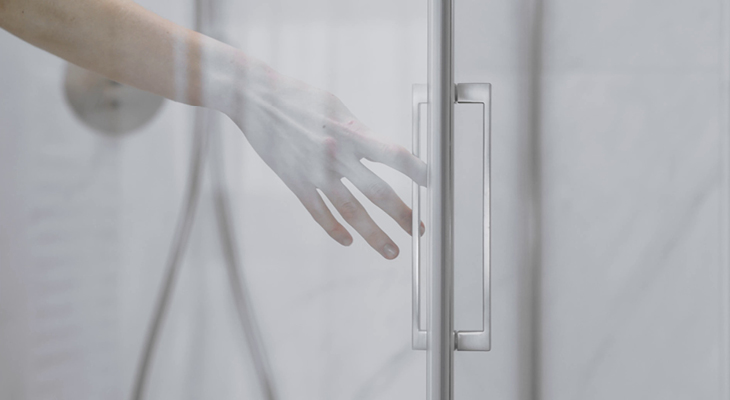 Corporate video Relax closure of the shower enclosure handle