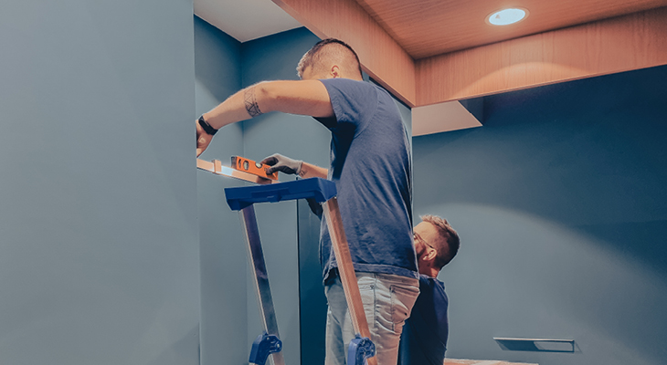 Montare box doccia 2 Measures taken during shower enclosure assembly