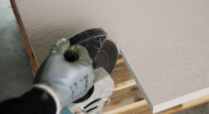 Cutting corner shower tray with circular saw